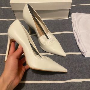 Schutz Lou Leather Pump (white)